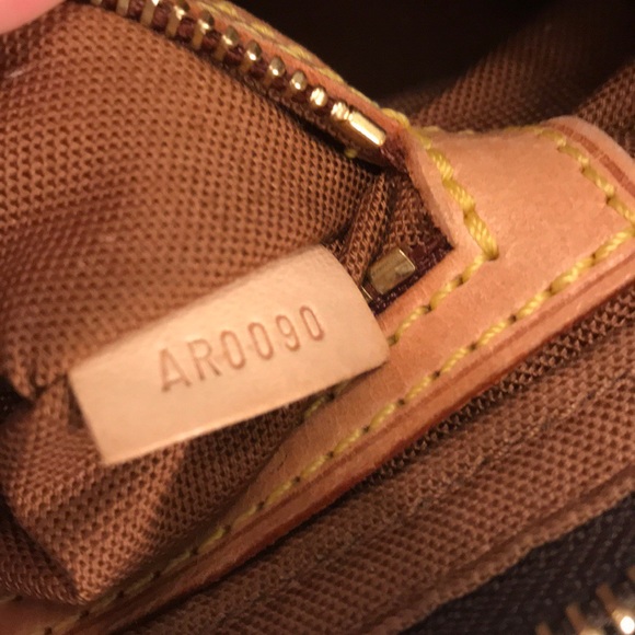 SOLD🎉🎉🎉 Louis Vuitton Trotteur Crossbody - Picture 5 of 8